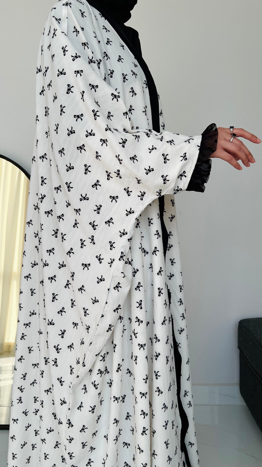 Bow Black & White Abaya