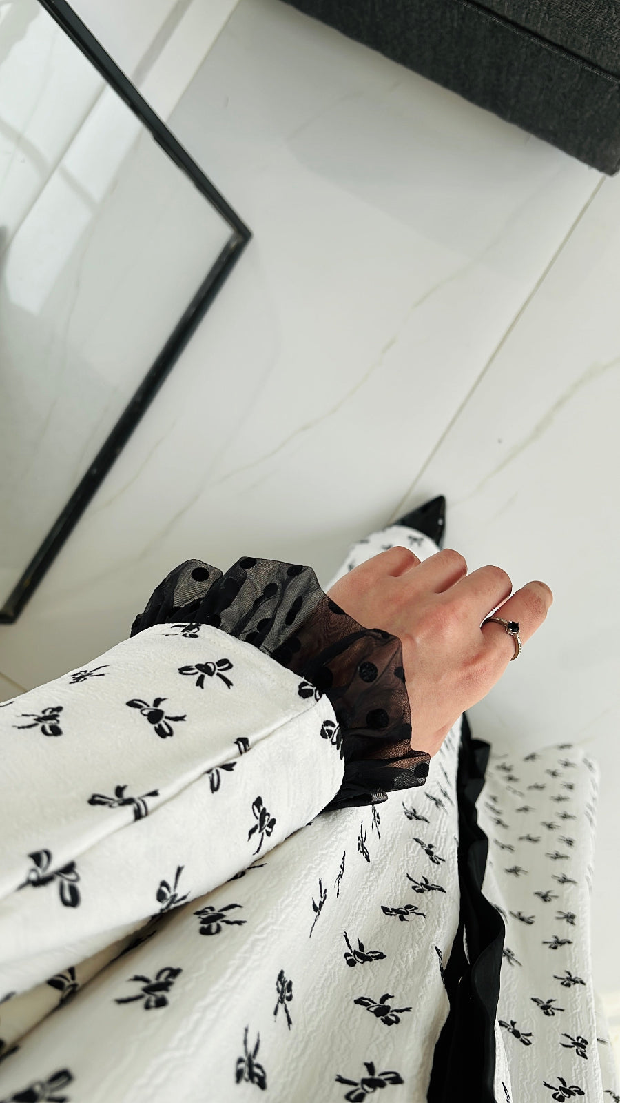 Bow Black & White Abaya