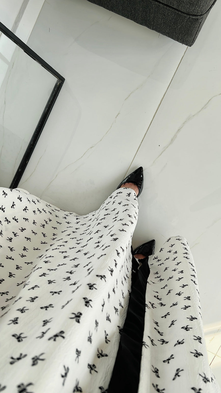 Bow Black & White Abaya